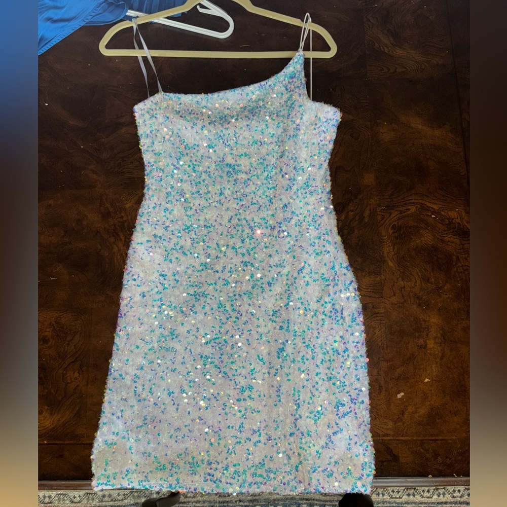 Super cute white sequin Windsor dress!
